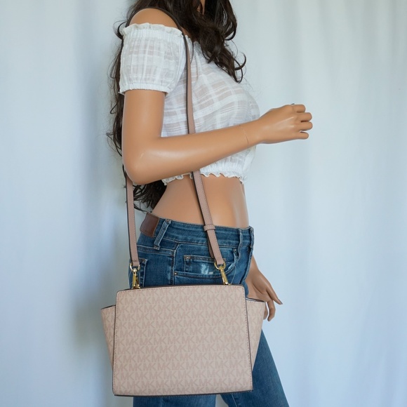 Michael Kors Selma MD Messenger Bag Ballet Fawn - Picture 3 of 8